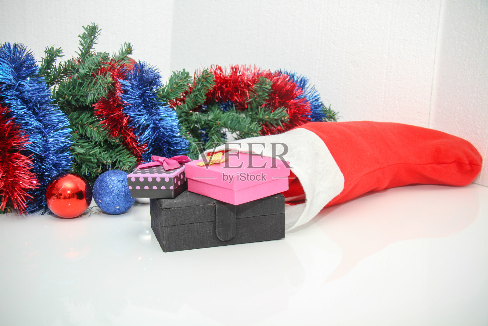 圣诞装饰品和礼物照片摄影图片