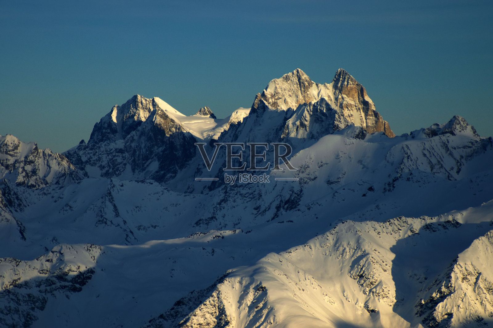 山中的日落照片摄影图片