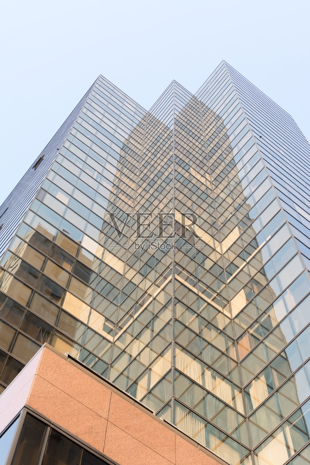 高耸入云的办公大楼照片摄影图片