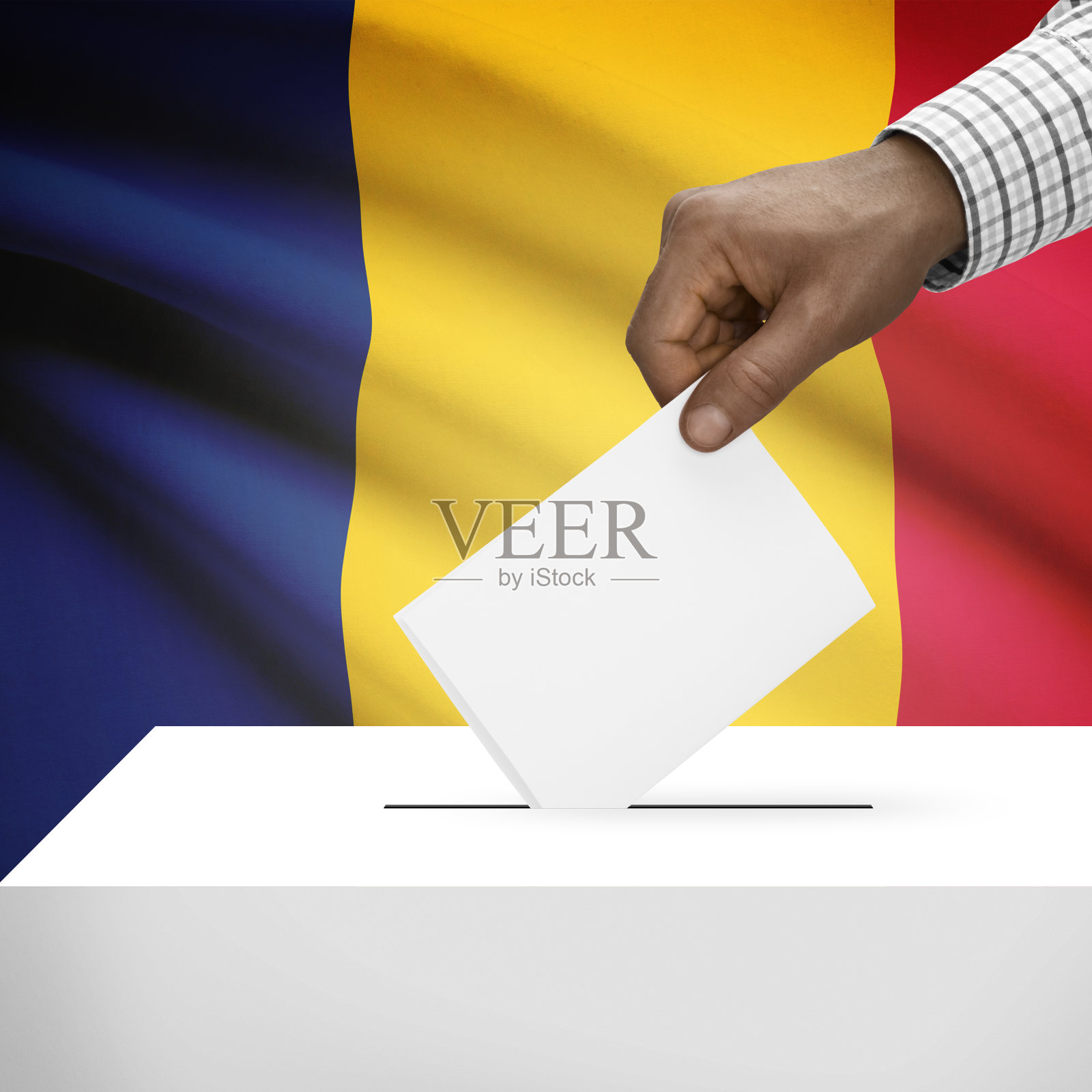 以乍得国旗为背景的投票箱照片摄影图片