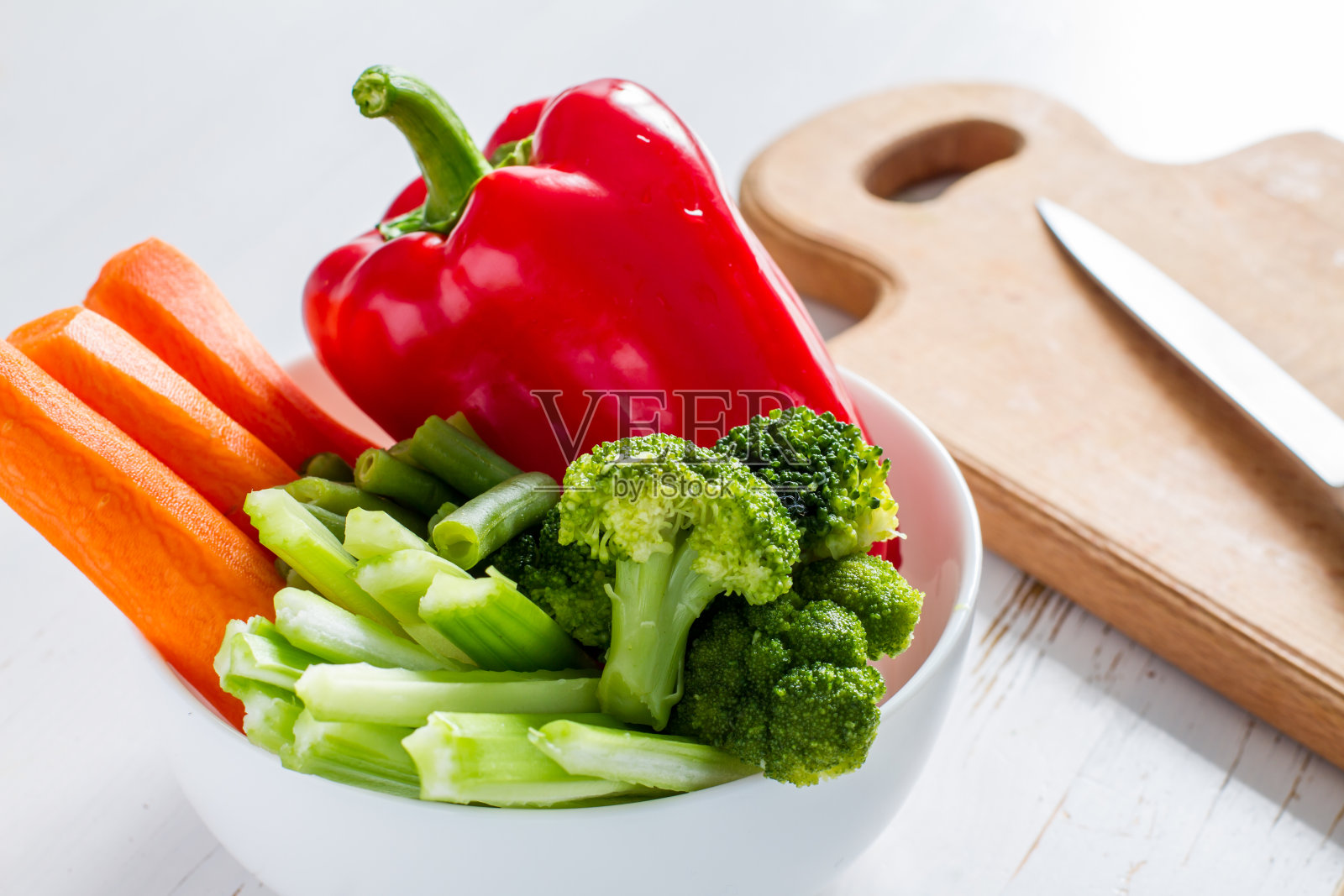 蔬菜条配料——辣椒、芹菜、花椰菜、胡萝卜照片摄影图片