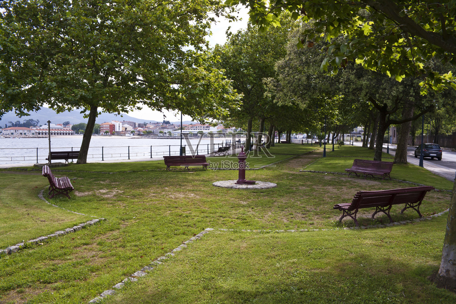 座椅和喷泉照片摄影图片