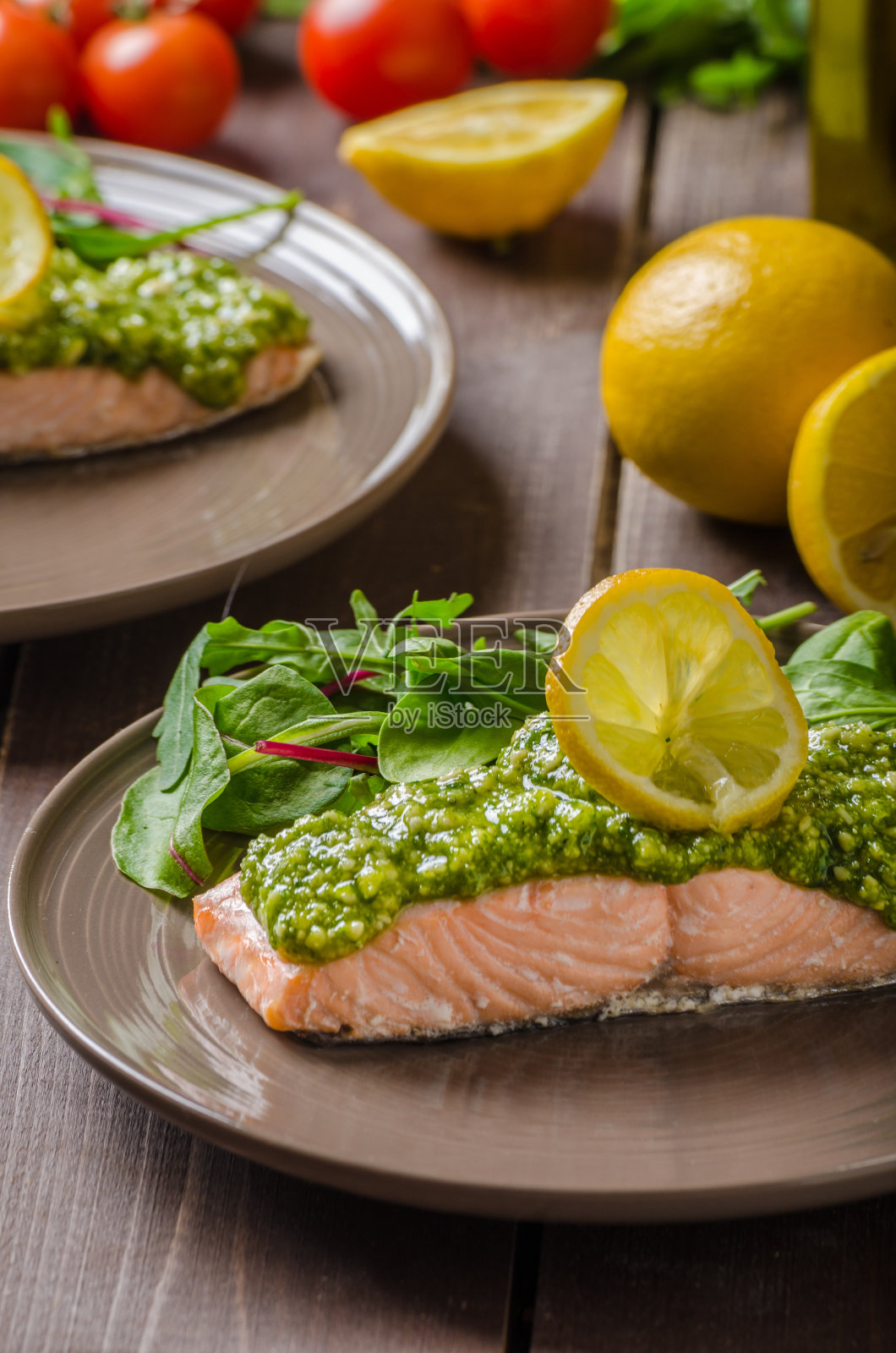 香蒜酱蒸鲑鱼照片摄影图片