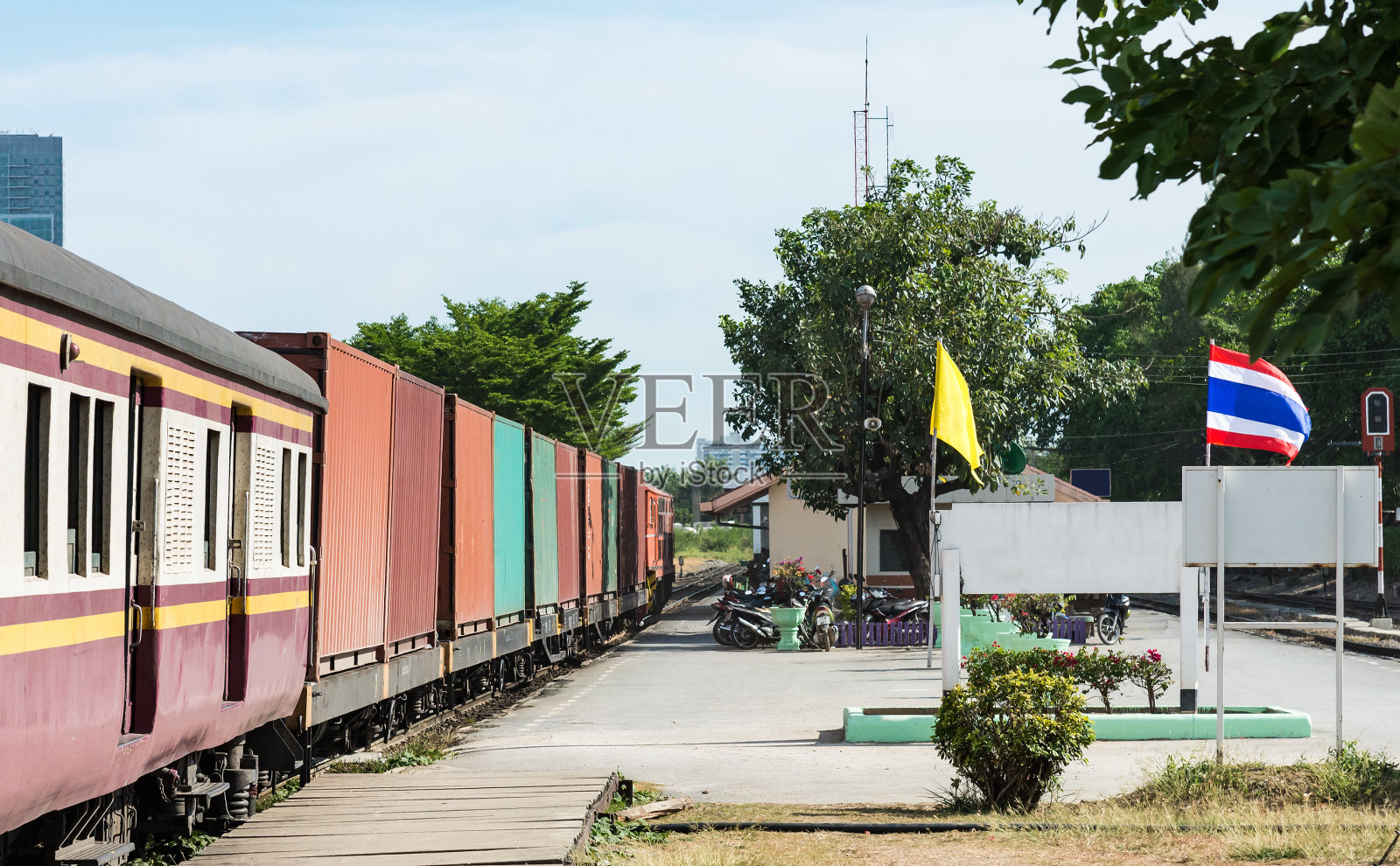混合货运列车照片摄影图片