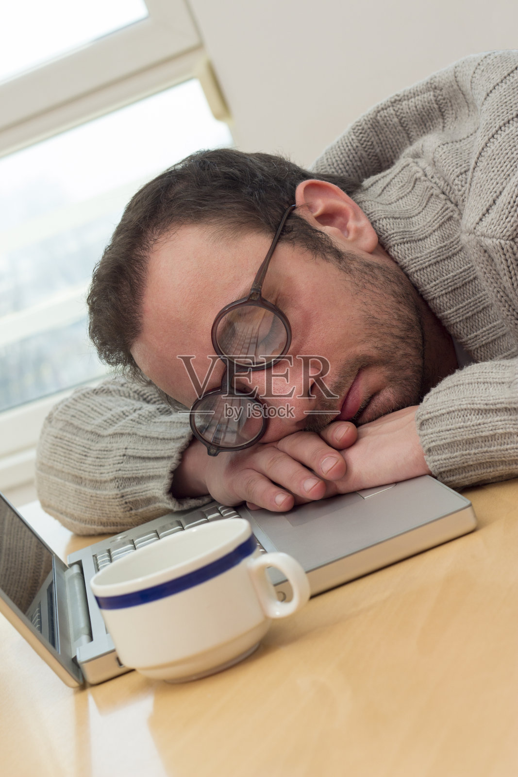 商人打盹照片摄影图片