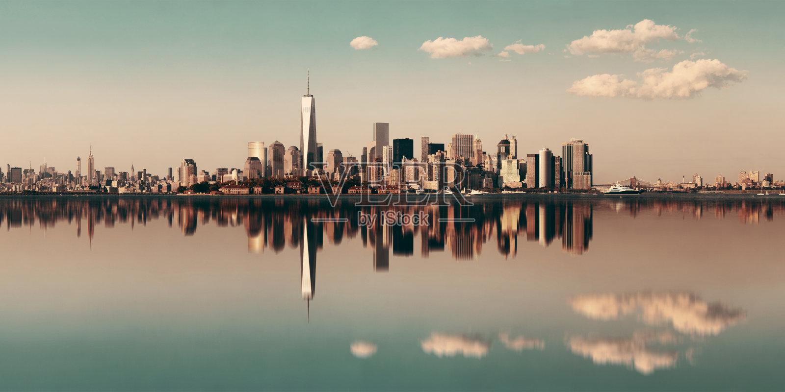 曼哈顿市中心的天际线。照片摄影图片