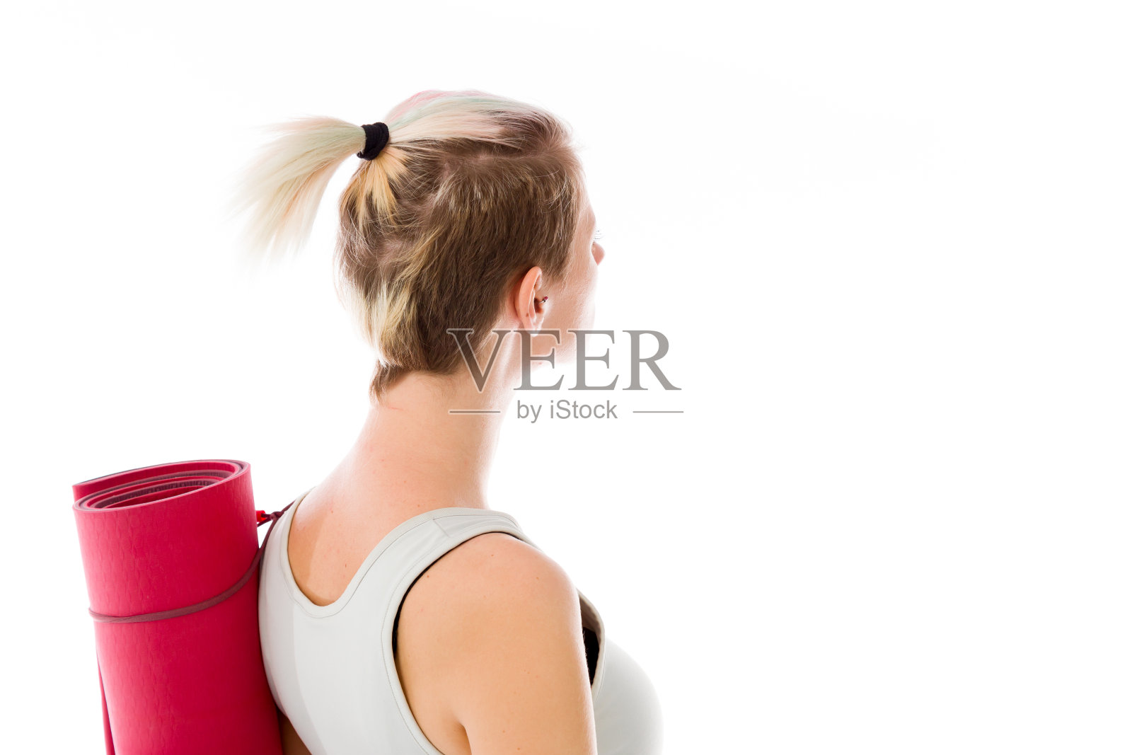 模型孤立在平原背景上向后看照片摄影图片