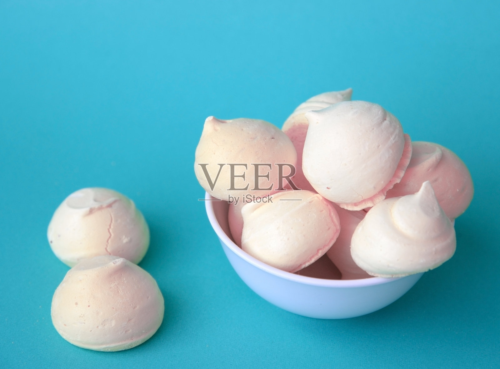 一碗甜蛋白饼干照片摄影图片