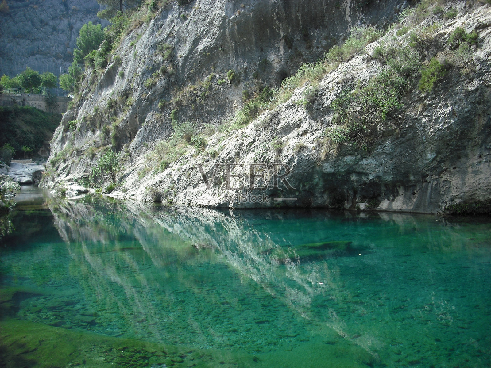 河岸，自然，河流，树木，绿色，天堂，仙女，镜子，山，西班牙照片摄影图片