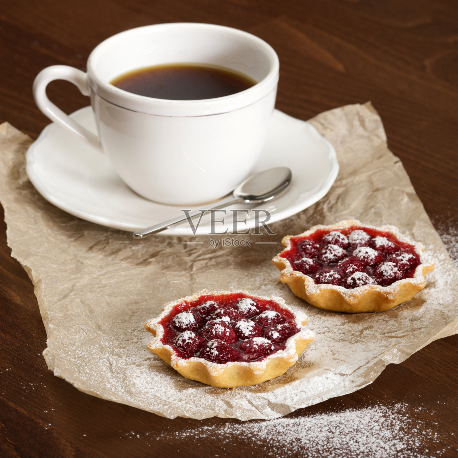 糖粉覆盆子馅饼照片摄影图片