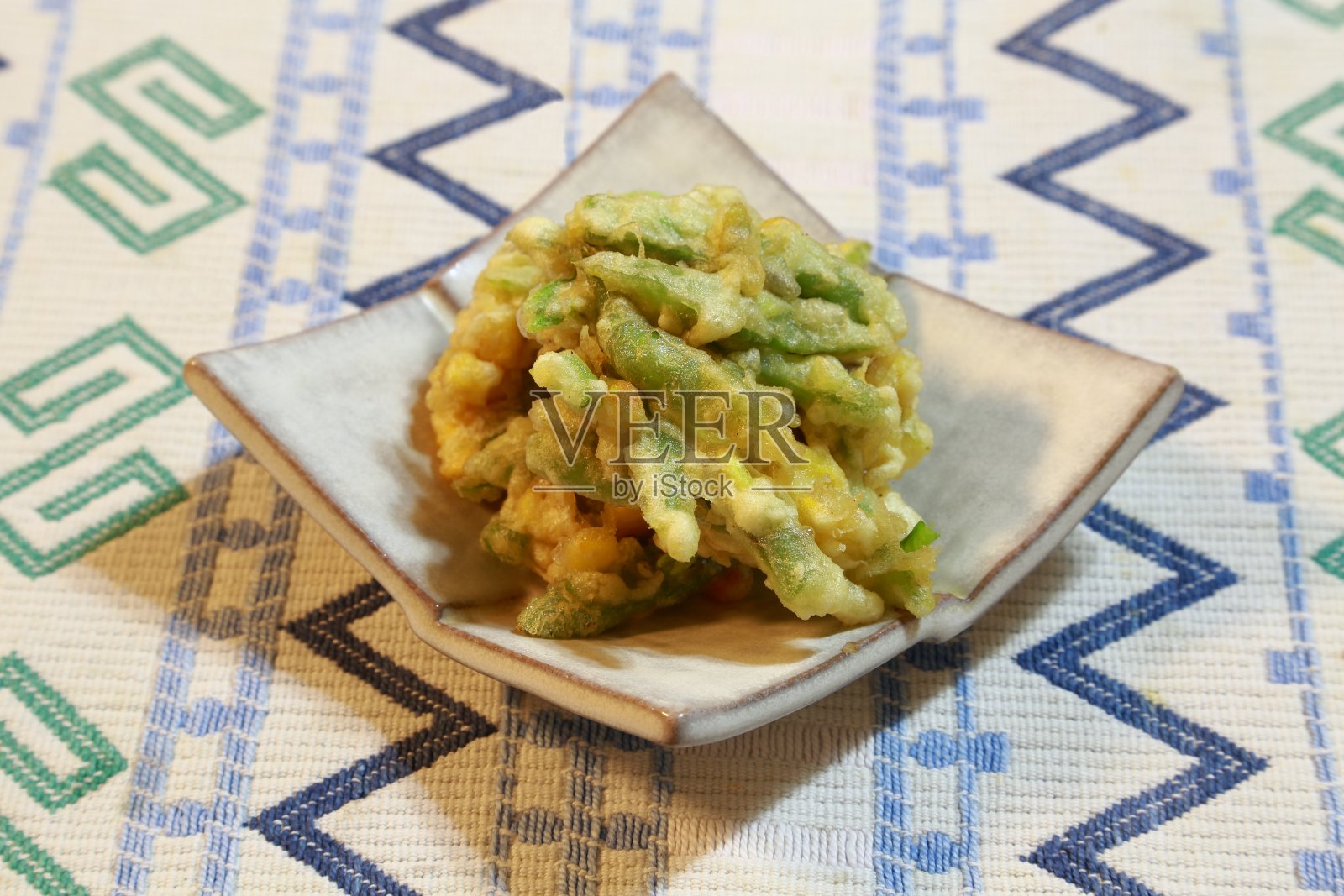 用芸豆和玉米做成的天妇罗照片摄影图片