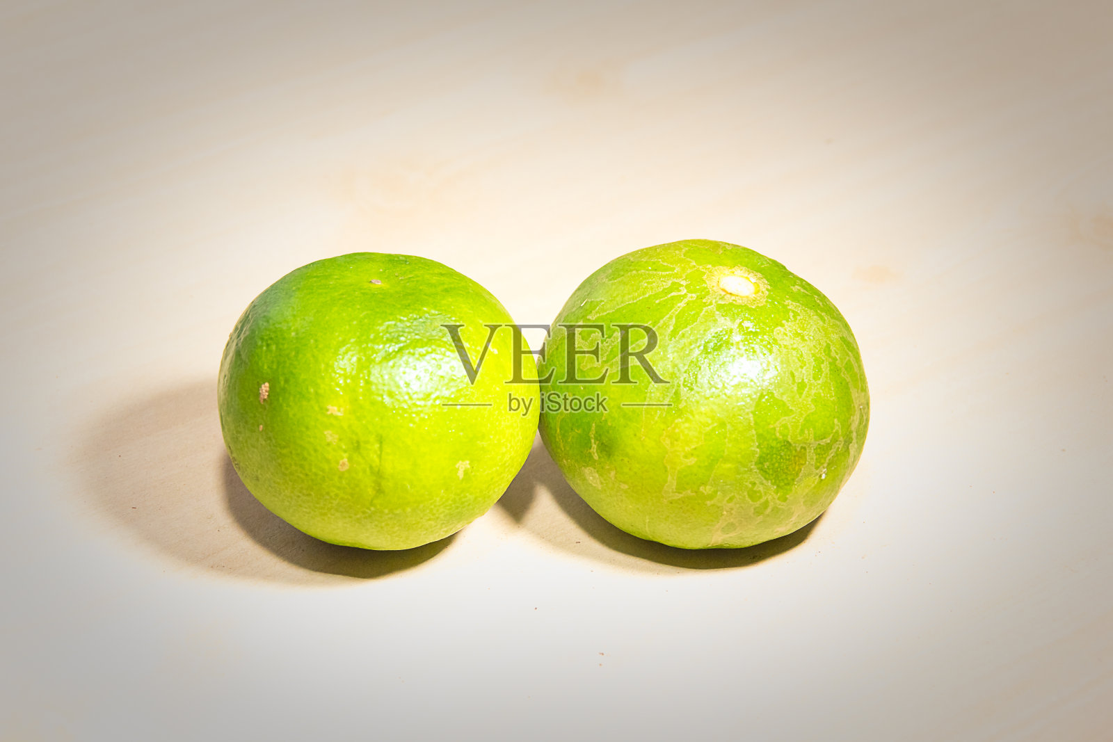 柠檬是酸性食物的必备成分。照片摄影图片