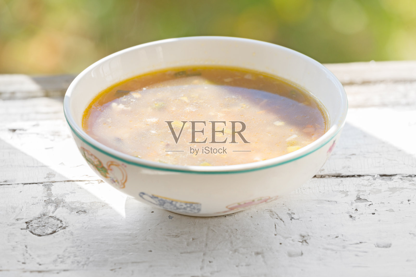 白碗里的泡菜汤照片摄影图片