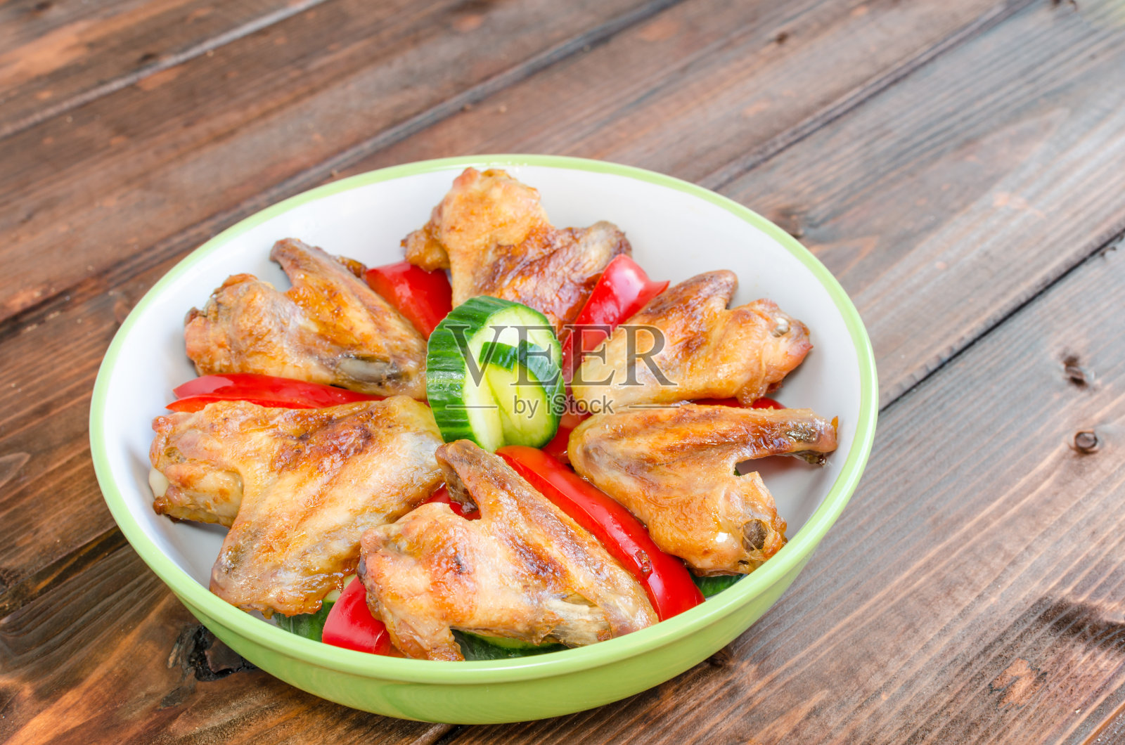 蔬菜烤鸡翅照片摄影图片