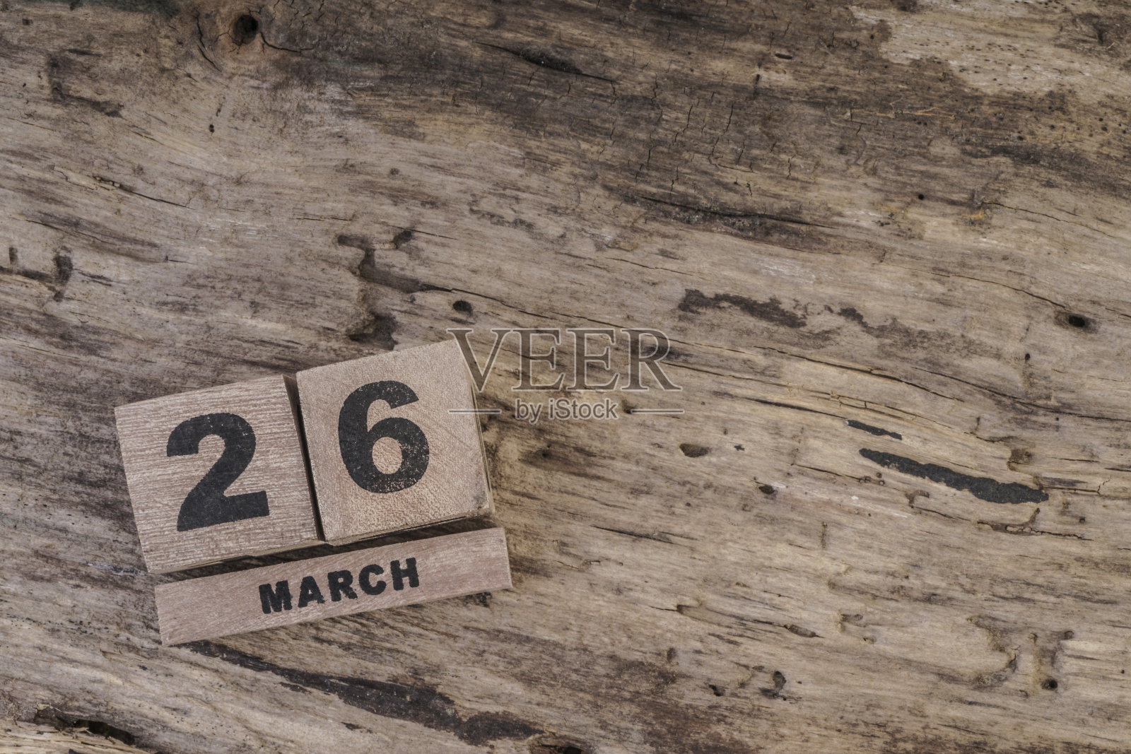 木质表面的立方体日历照片摄影图片