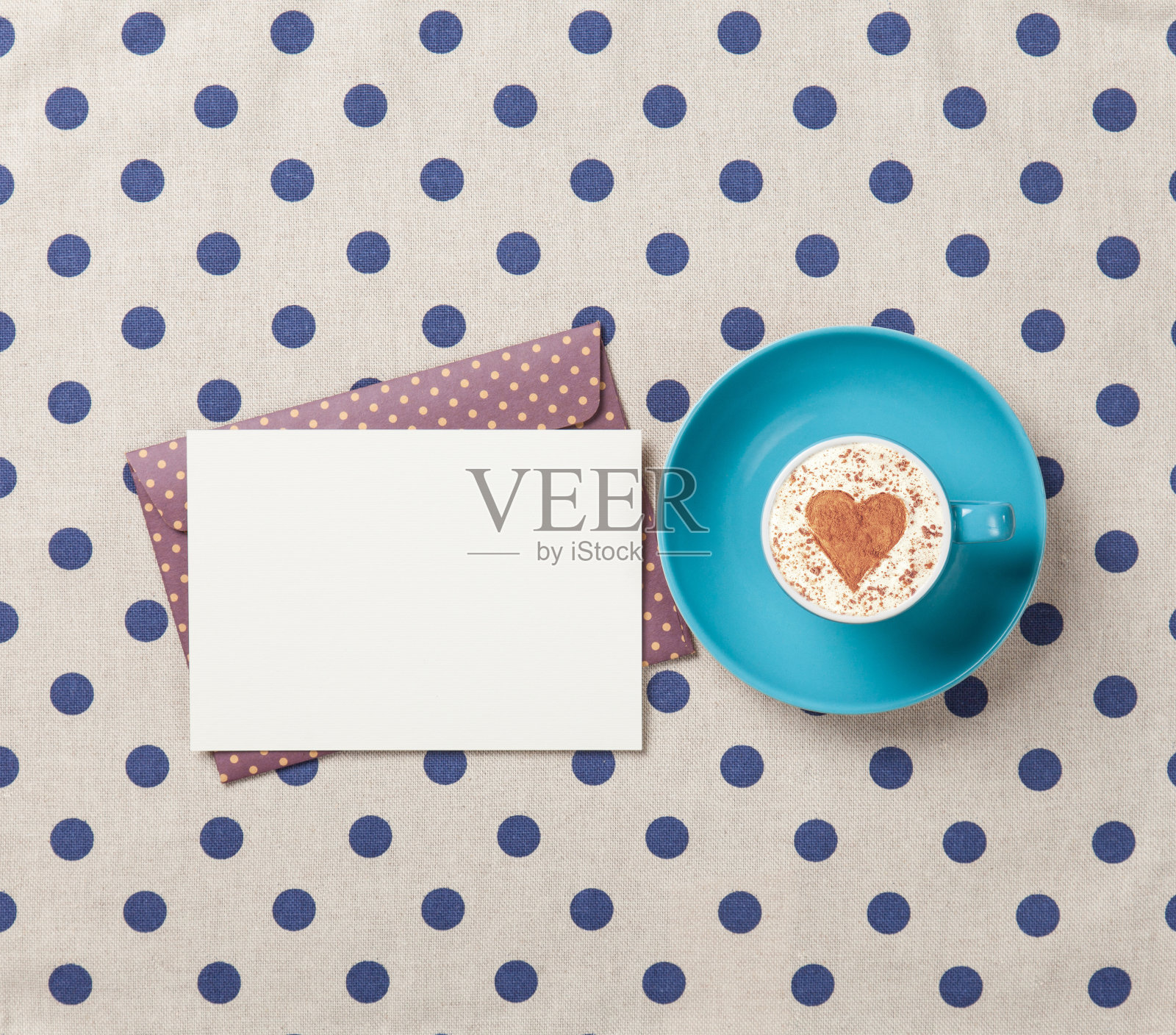 一杯心形卡布奇诺照片摄影图片