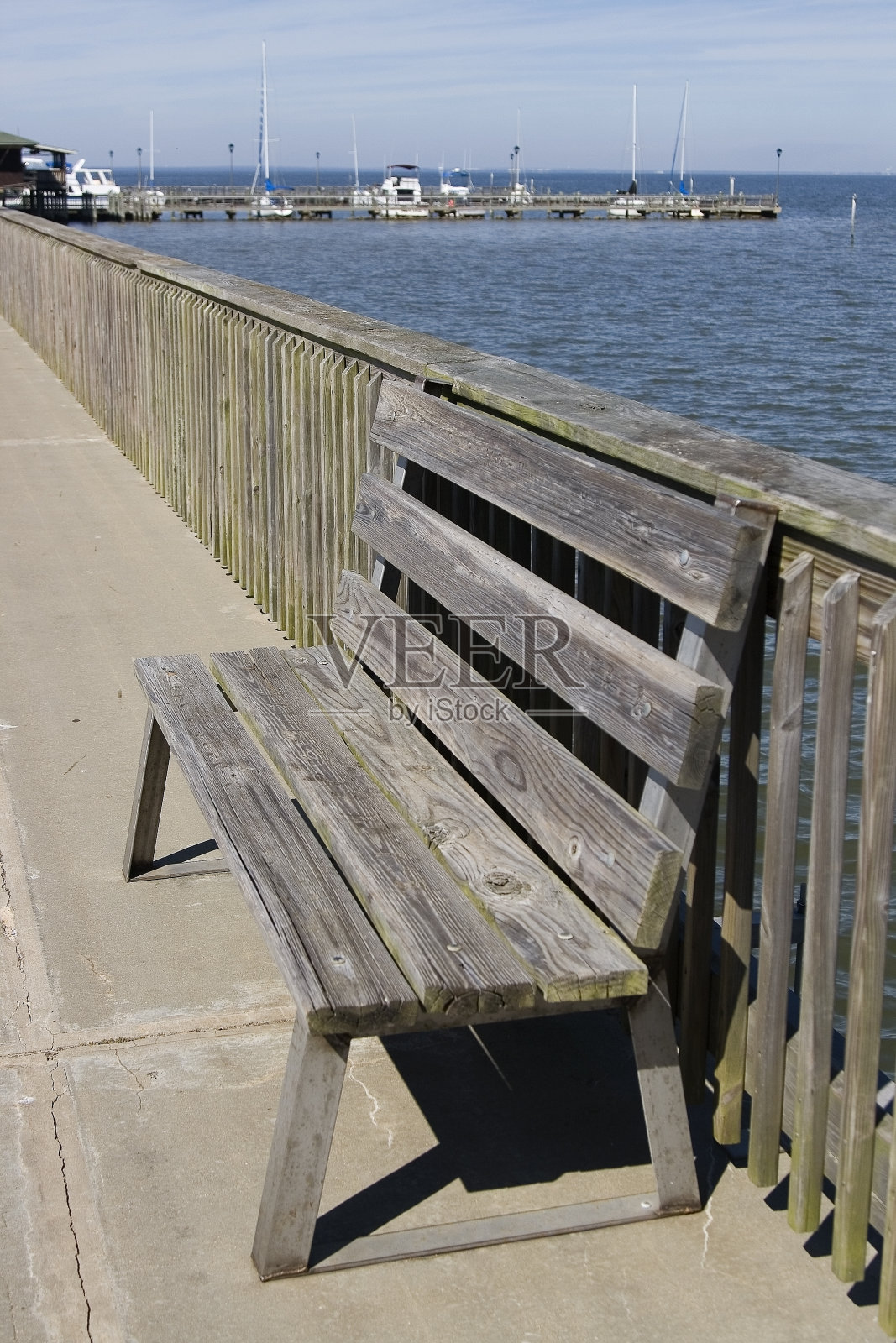 板凳上照片摄影图片