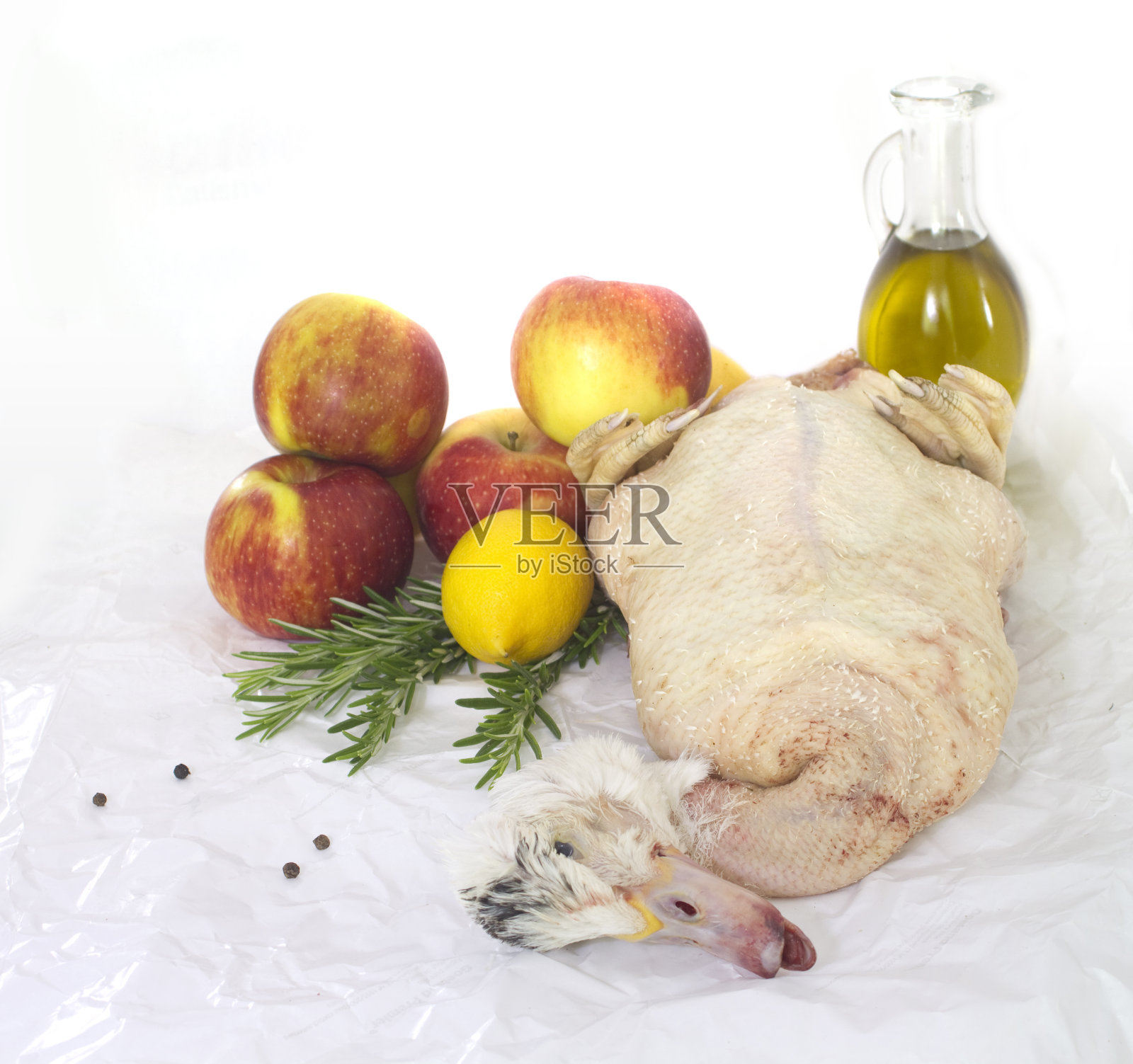 准备用苹果做鸭肉照片摄影图片