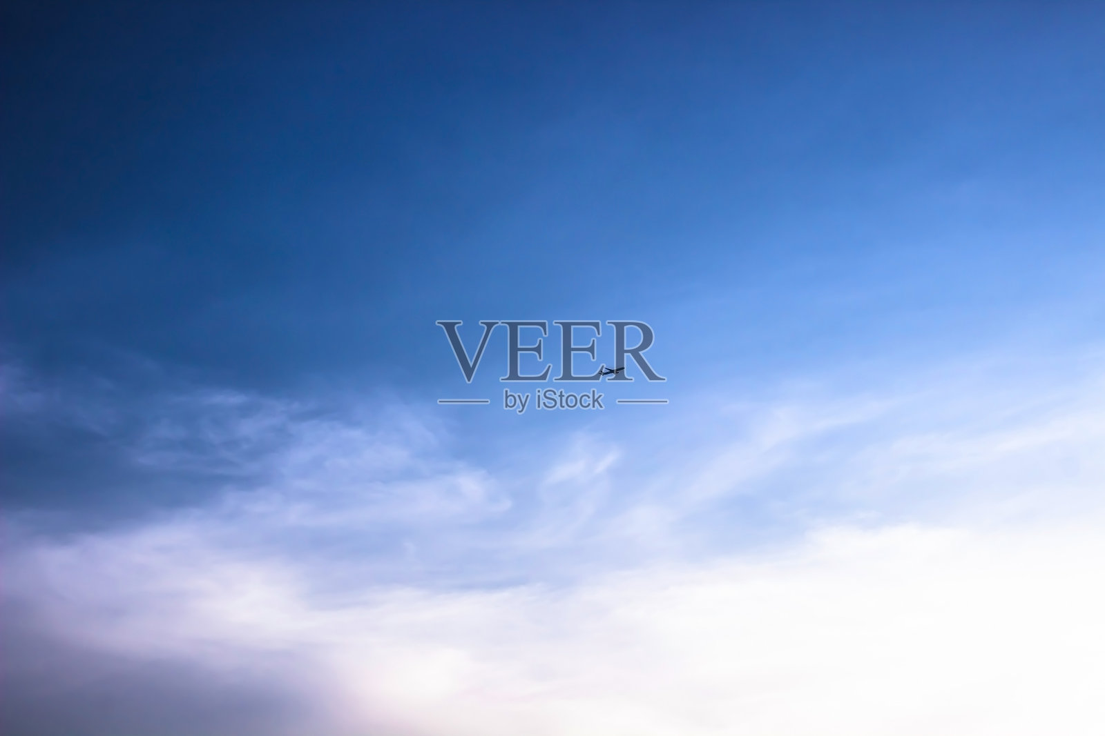 蓝天白云，夕阳西下照片摄影图片