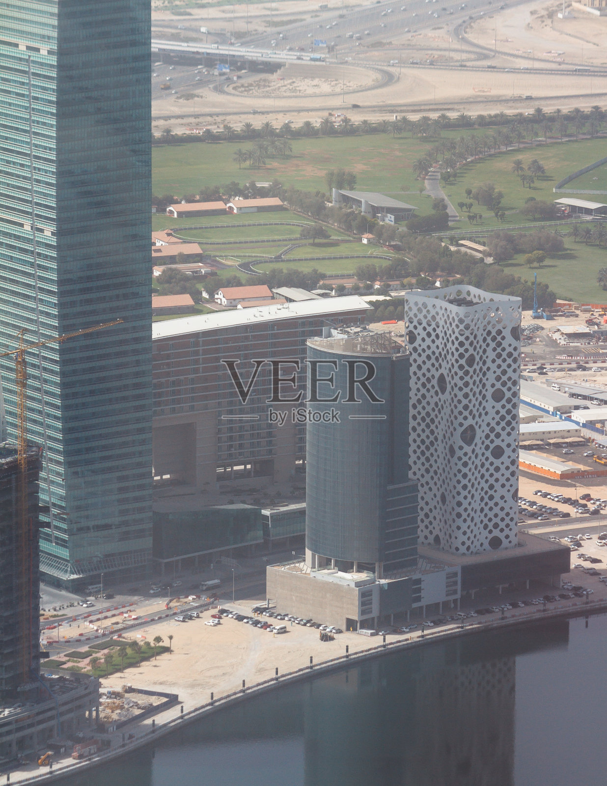 从迪拜谢赫扎耶德路俯瞰的建筑物照片摄影图片