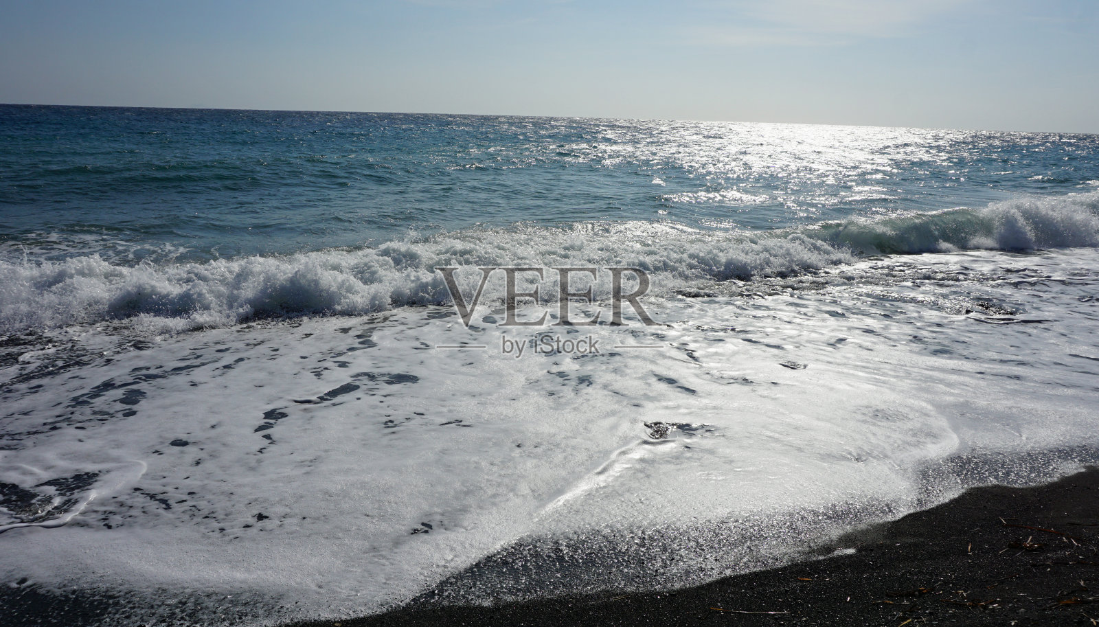 圣托里尼岛卡马里的火山海滩照片摄影图片