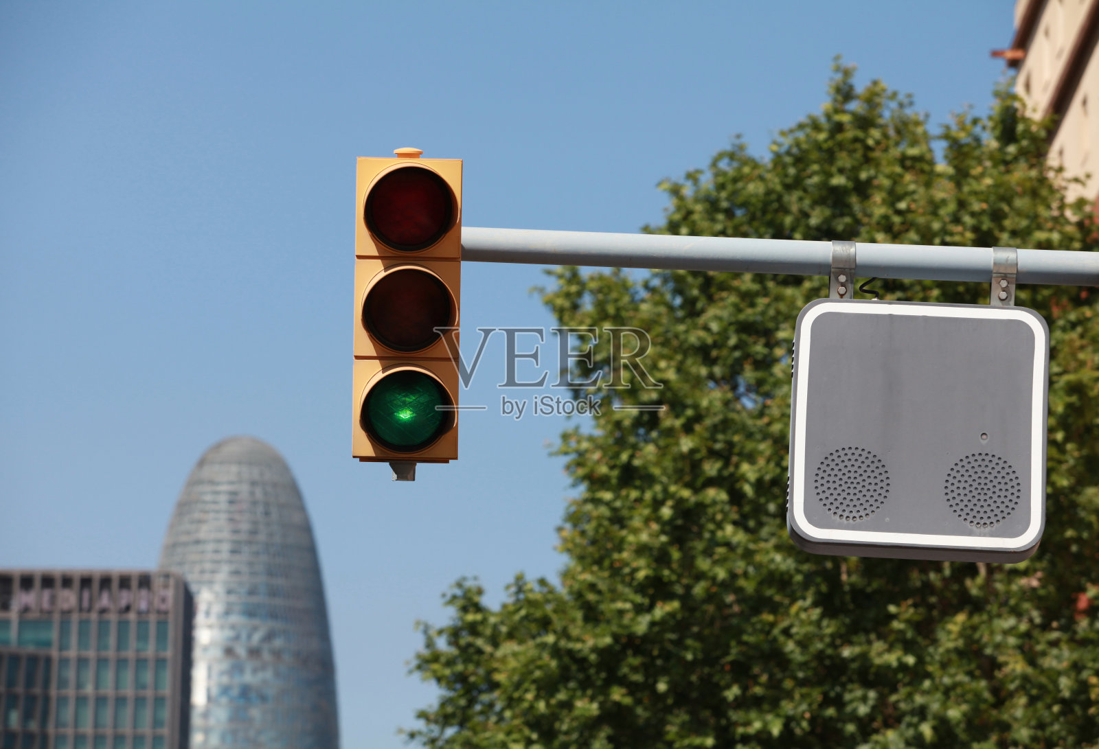 绿色交通信号灯照片摄影图片