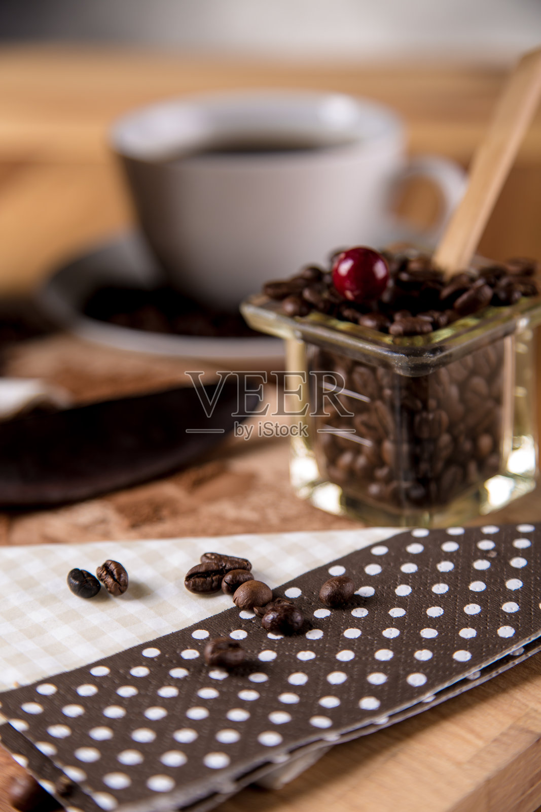 木桌上的天然家庭咖啡照片摄影图片