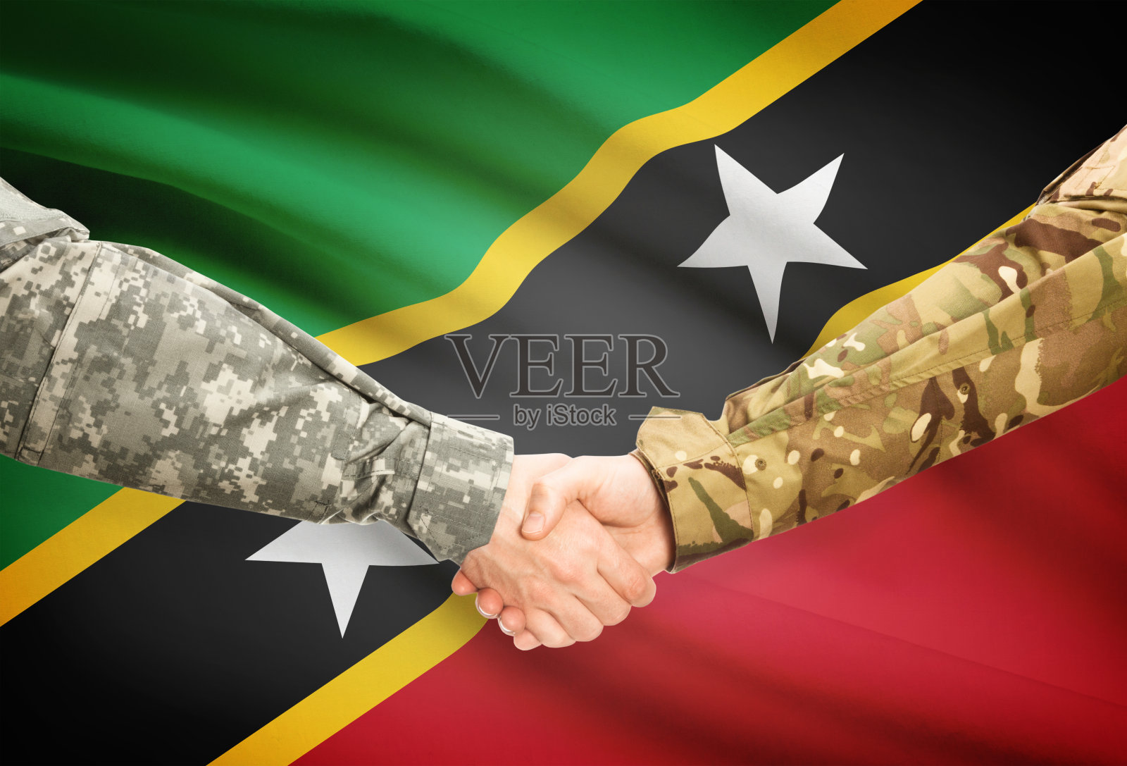 圣基茨和尼维斯，穿着制服的男人在握手照片摄影图片