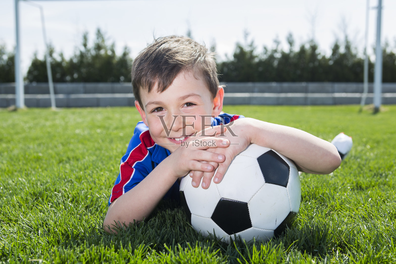 帅气少年足球照片摄影图片
