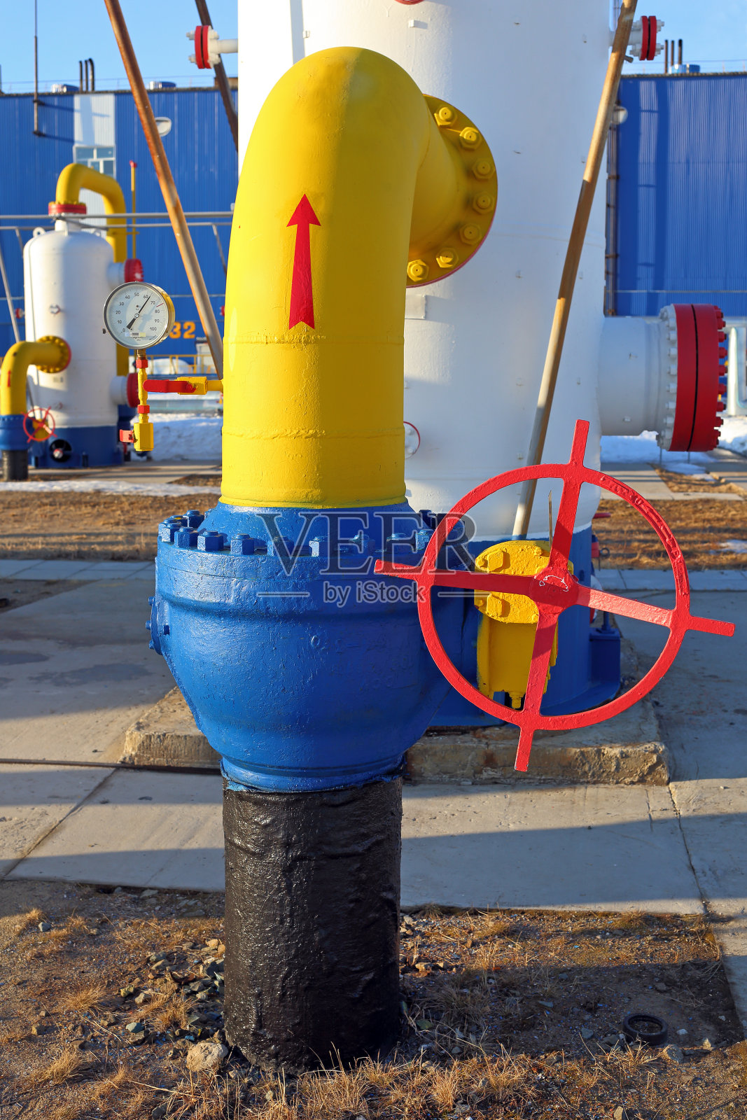 天然气管道上的设备照片摄影图片