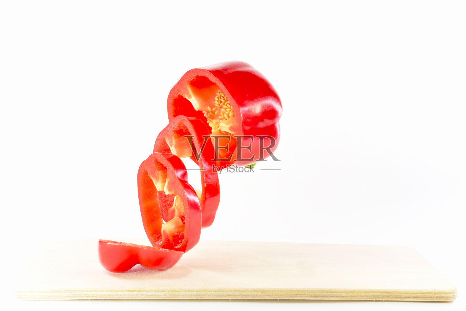 白色背景上的红辣椒照片摄影图片