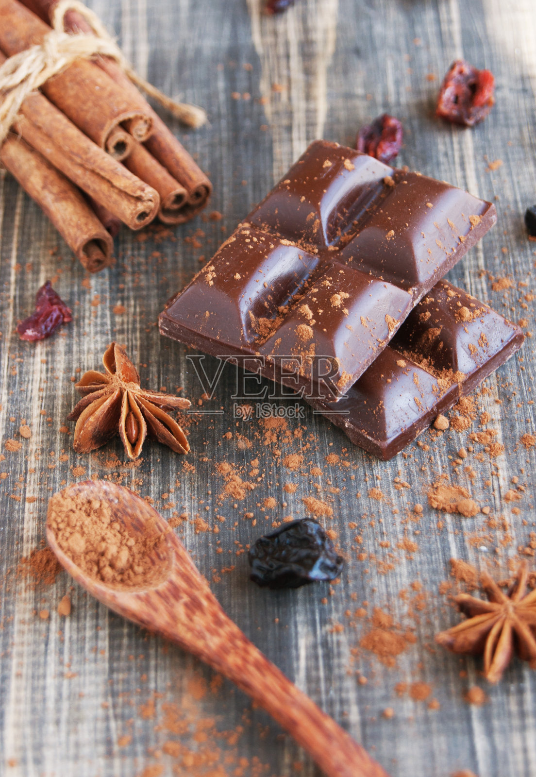 巧克力片，肉桂，茴香和糖果照片摄影图片