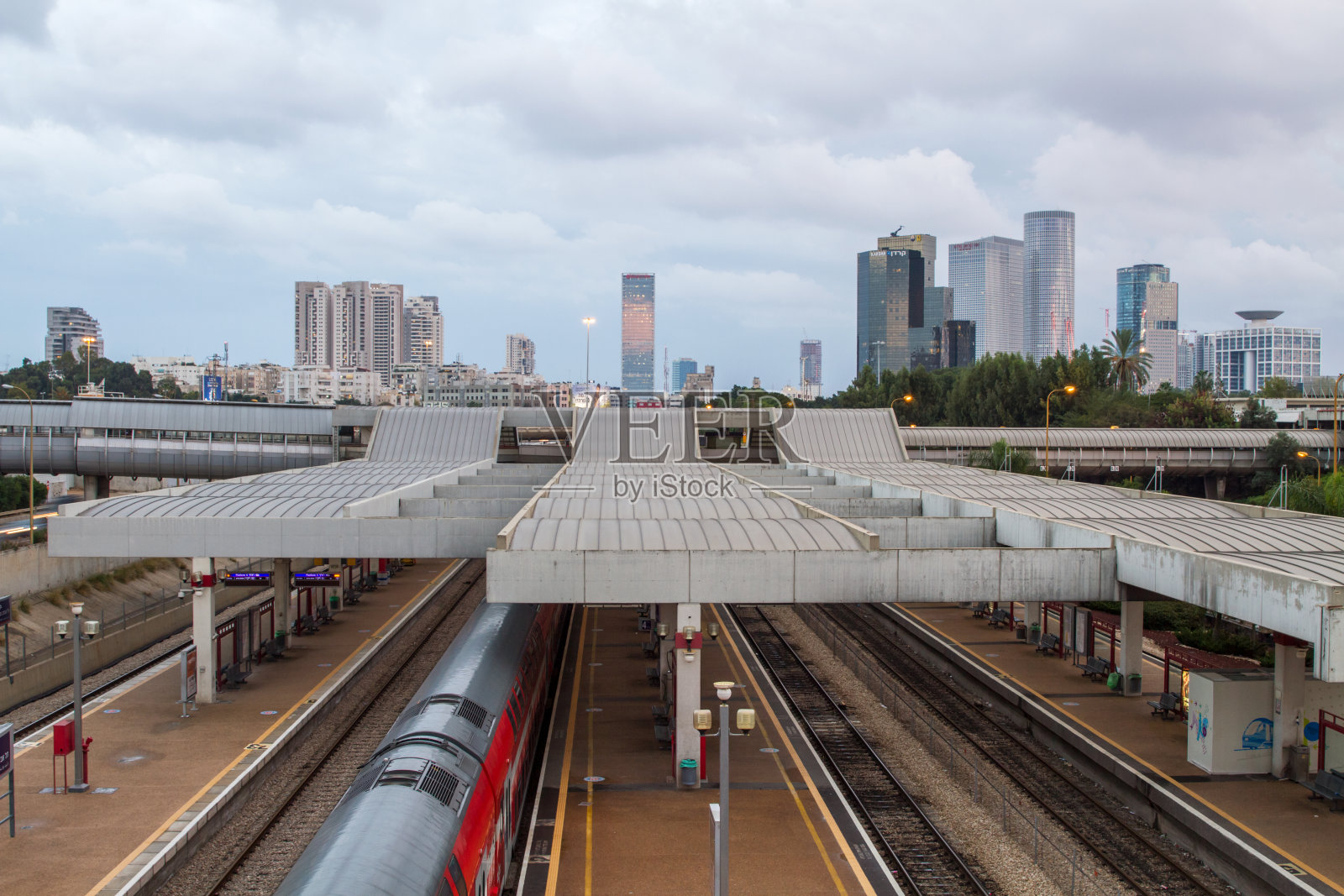 晚上的特拉维夫天际线照片摄影图片