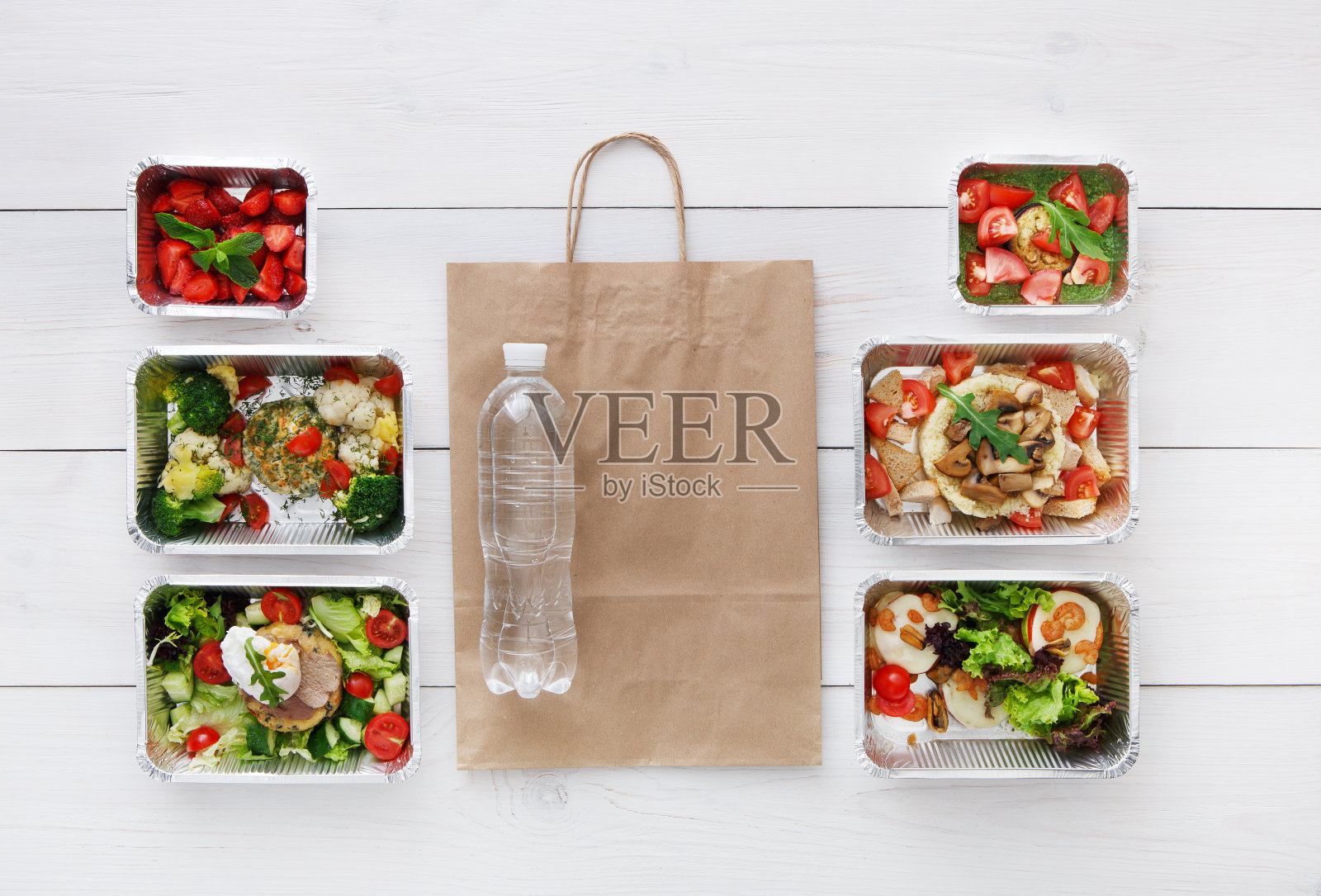 健康食品在盒子带走，俯视图在木材照片摄影图片