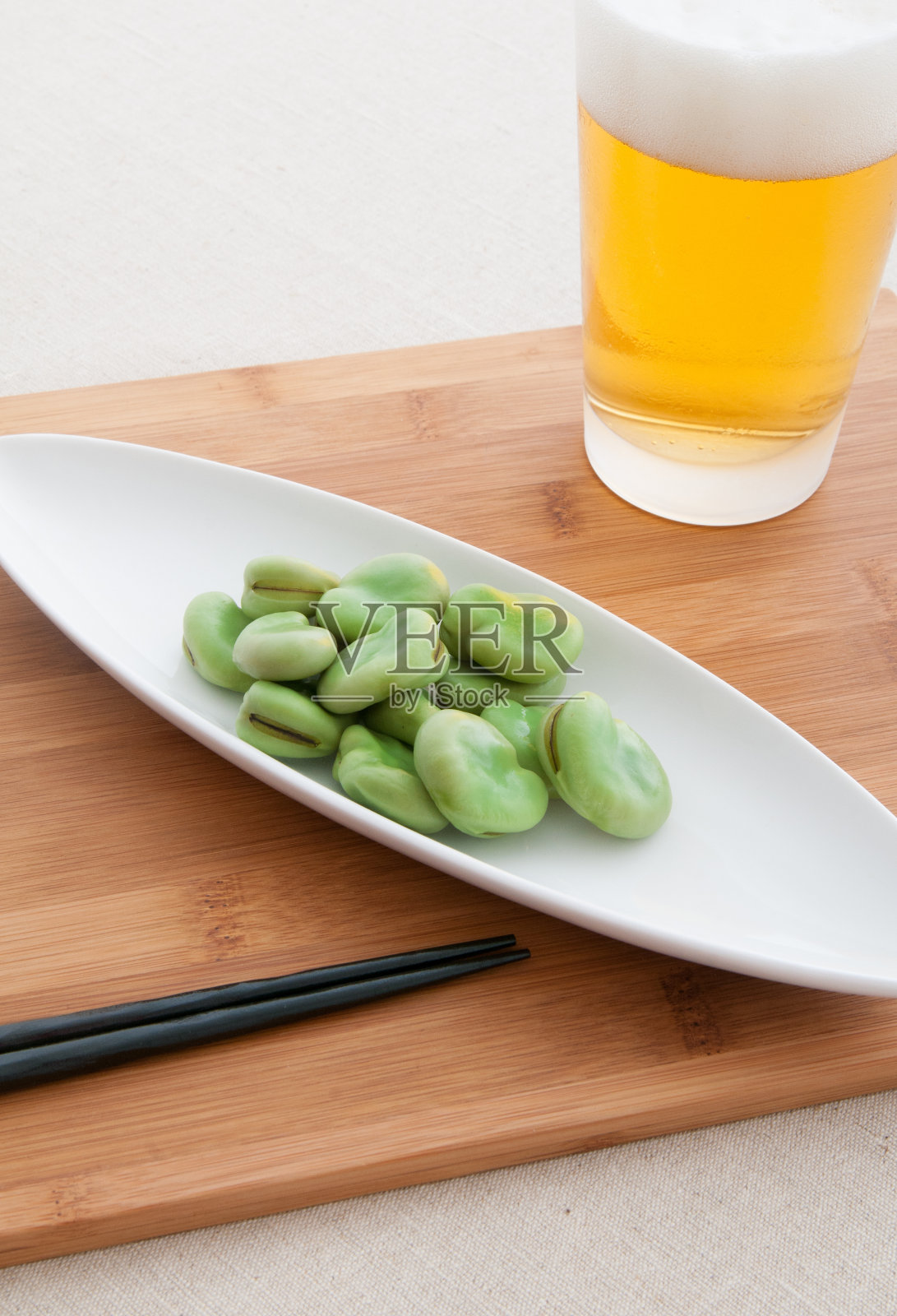 蚕豆啤酒照片摄影图片