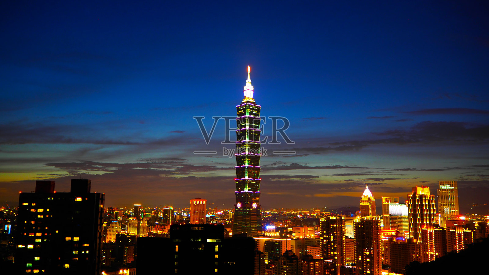 台湾——台北101晚上照片摄影图片