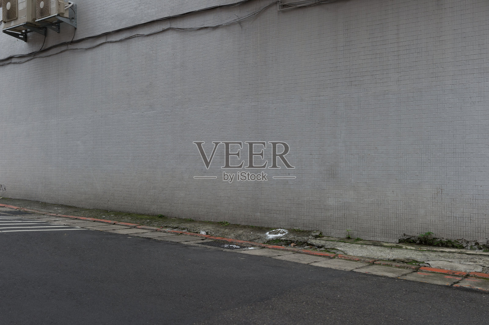 城市里的大广告牌照片摄影图片