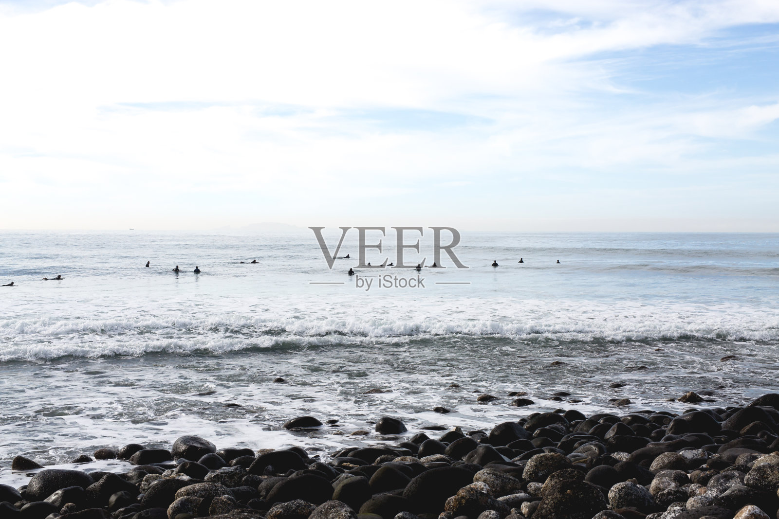 在圣米格尔耐心等待的冲浪者照片摄影图片