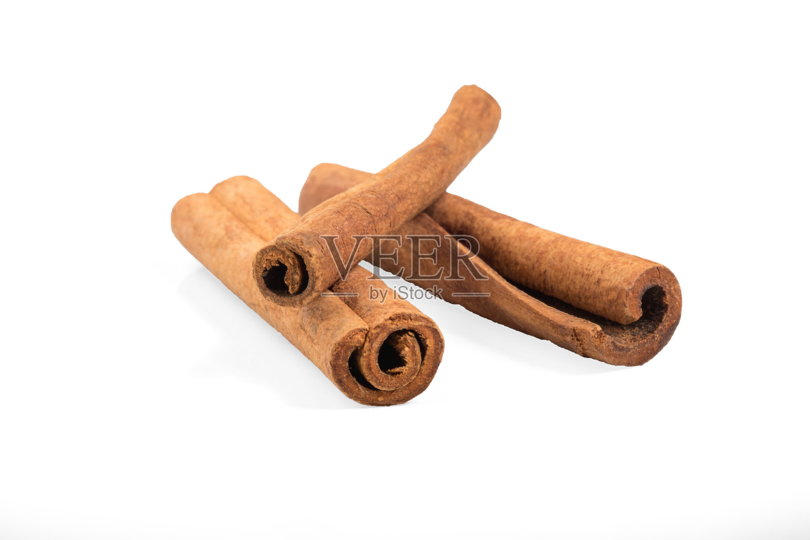 芳香肉桂棒孤立在白色背景照片摄影图片