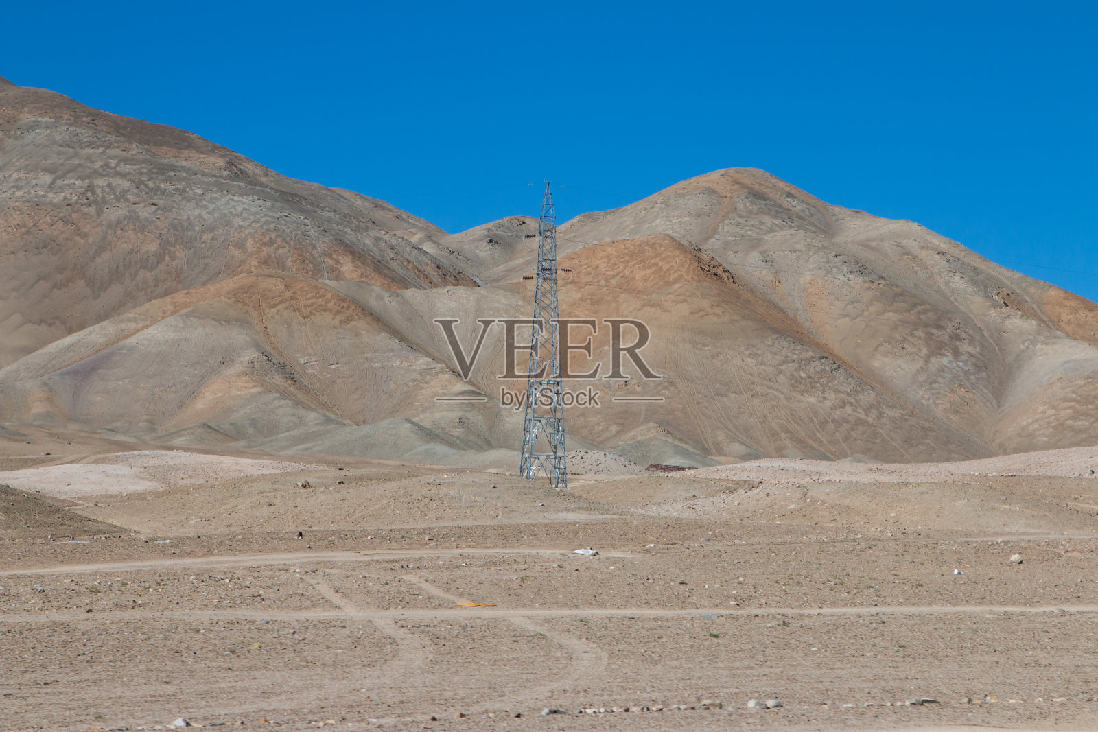 高电压与良好的天空照片摄影图片