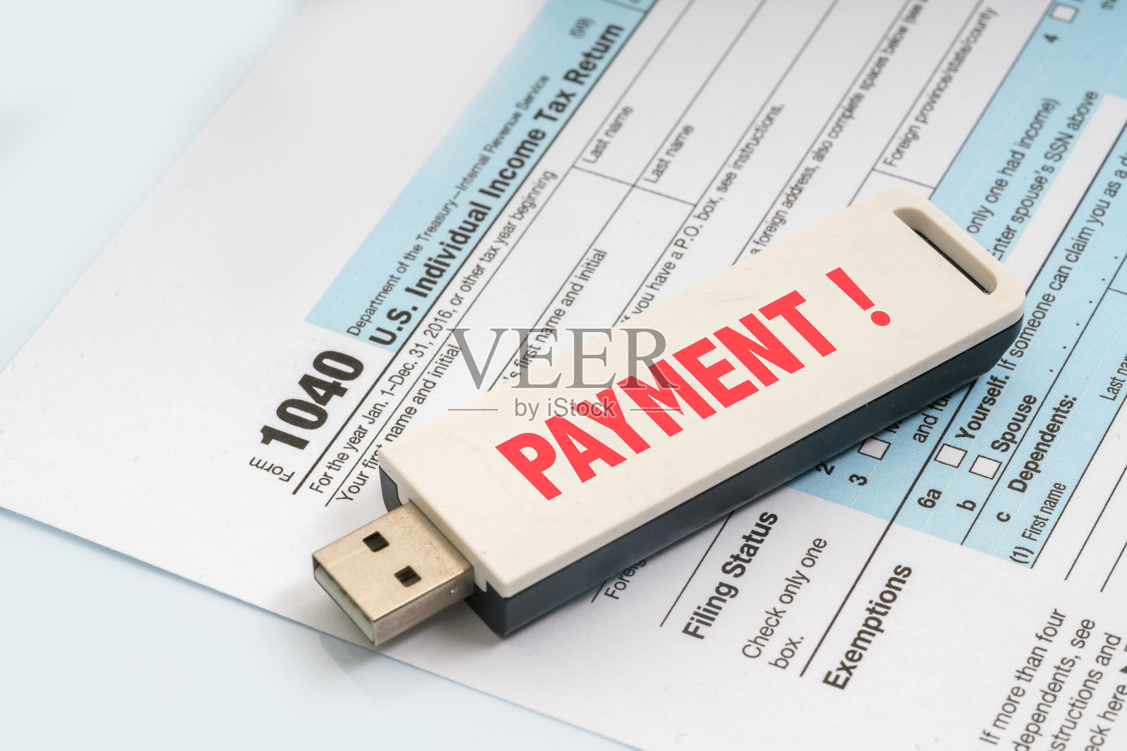 文本与税收概念。照片摄影图片