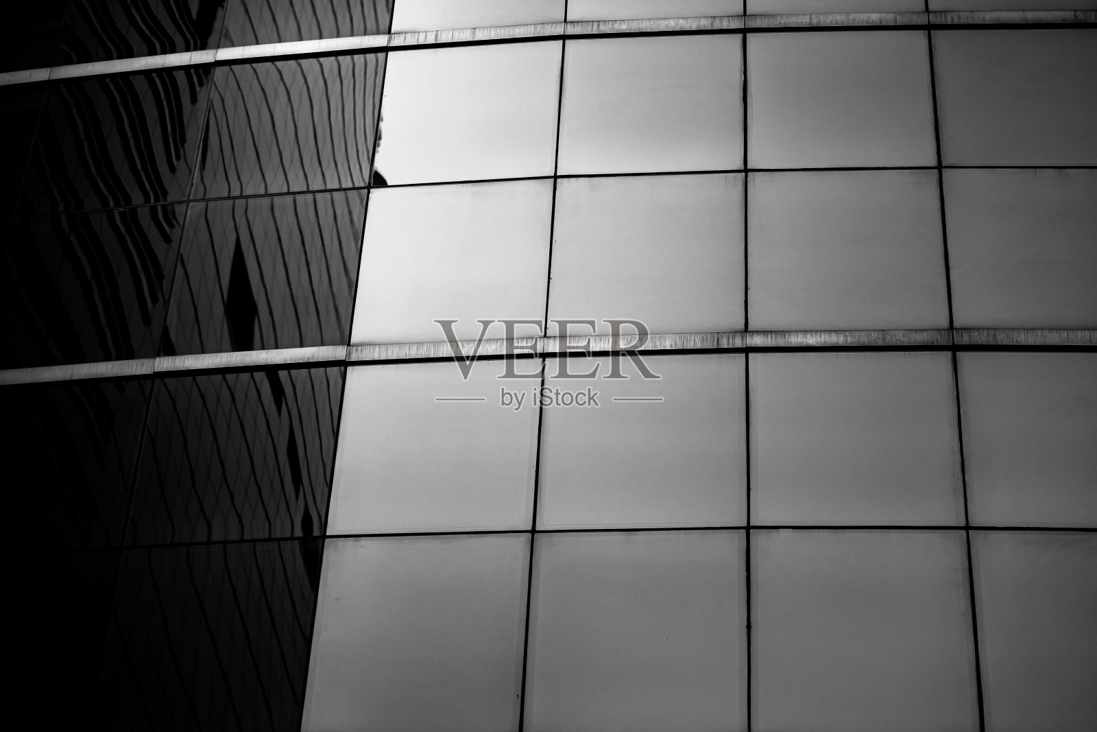 香港商业大厦窗户的黑白颜色照片摄影图片