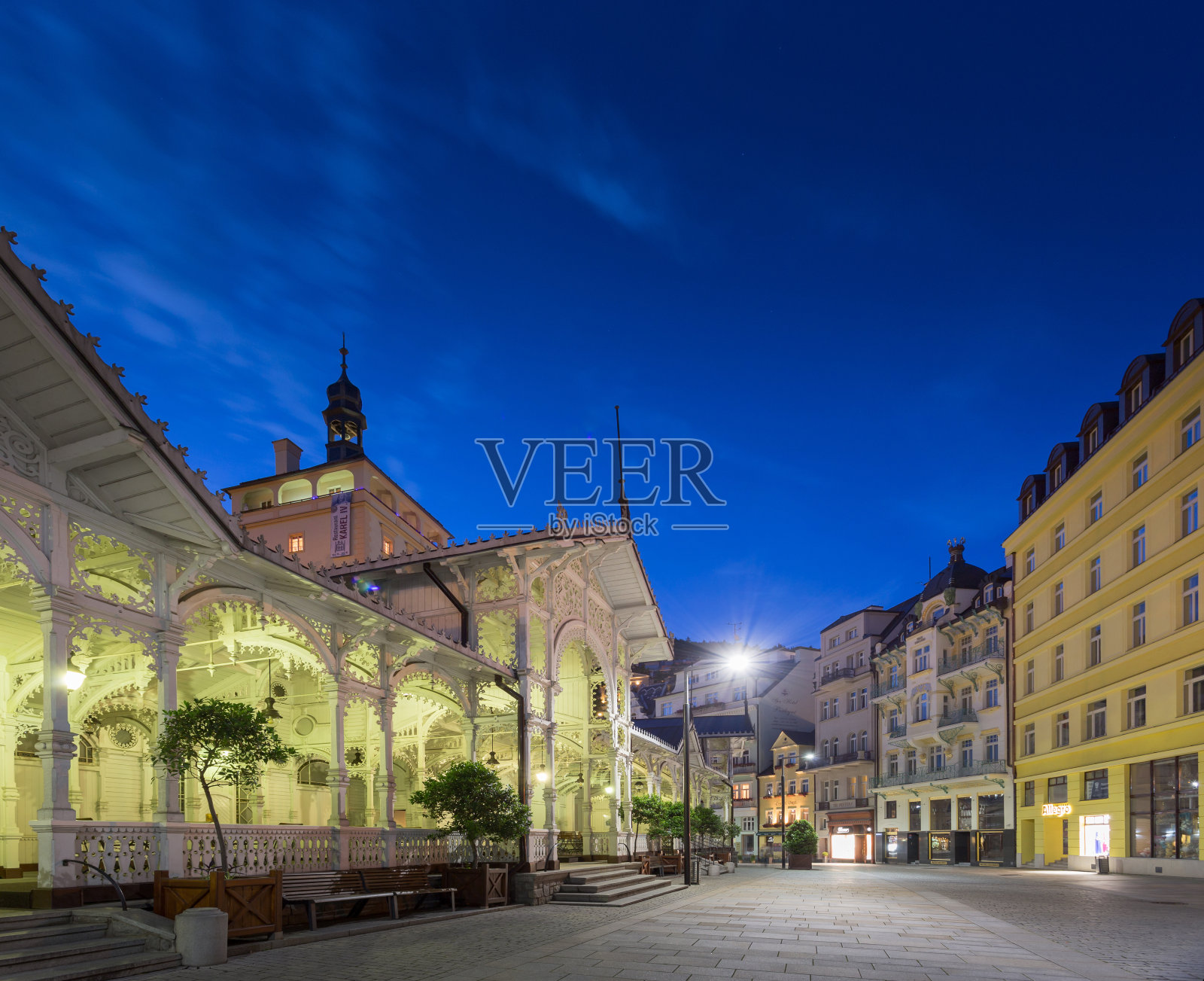 卡罗维发利镇因其矿泉而闻名于世照片摄影图片