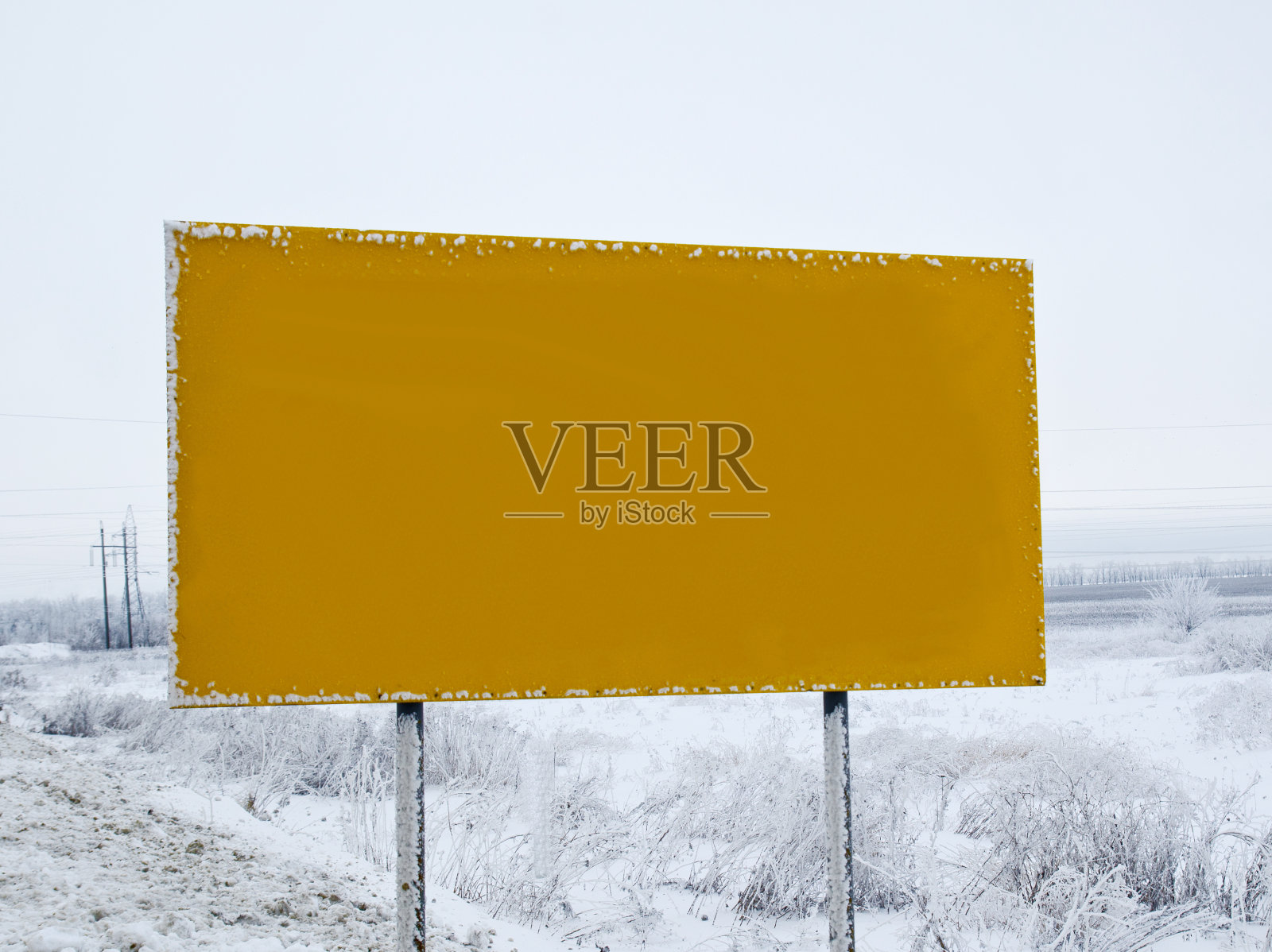 黄色空白广告牌边路照片摄影图片