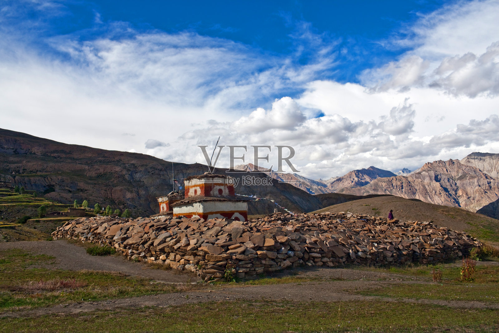 尼泊尔萨当村的邦塔照片摄影图片