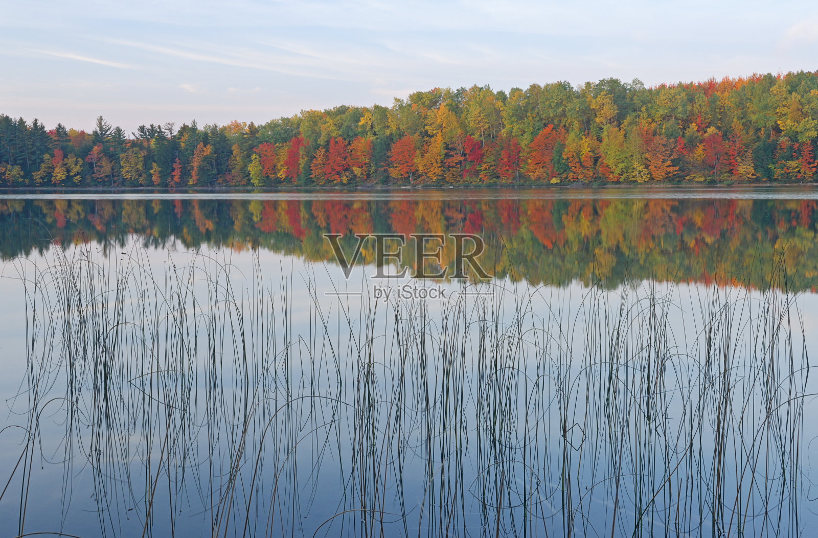秋天,软帮鞋湖照片摄影图片