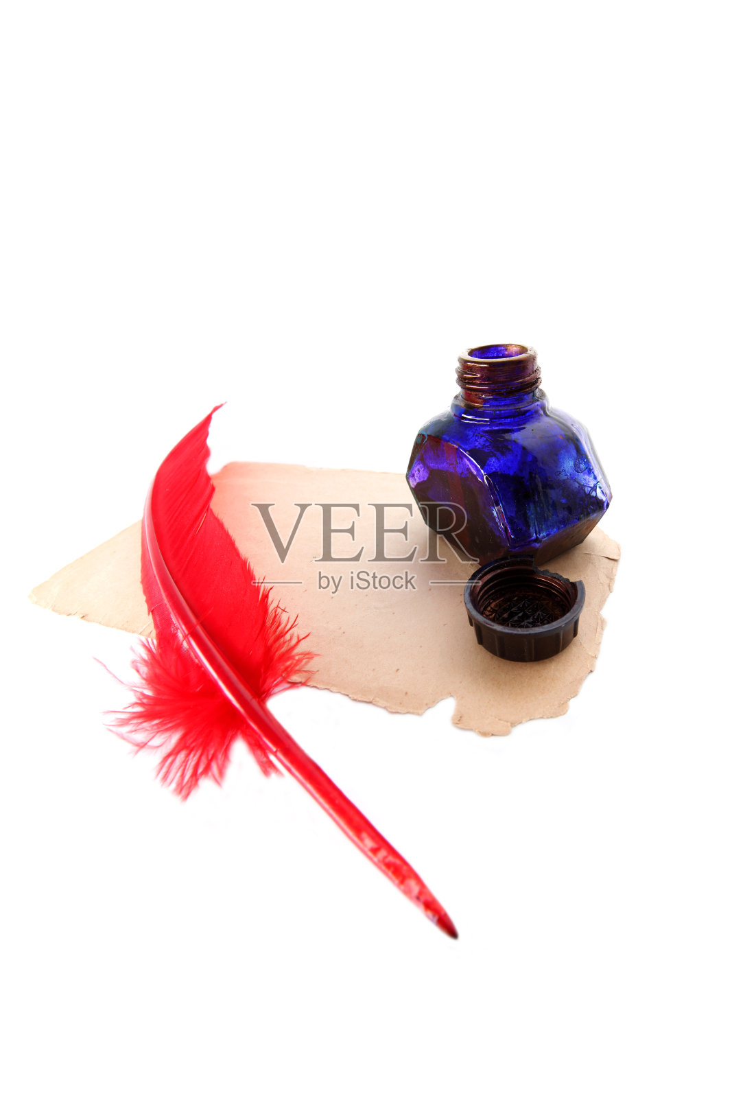 古董红笔，墨水瓶，旧纸孤立在白色照片摄影图片