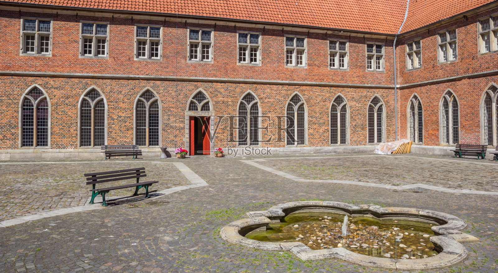 诺德霍恩附近法国修道院庭院的全景图照片摄影图片