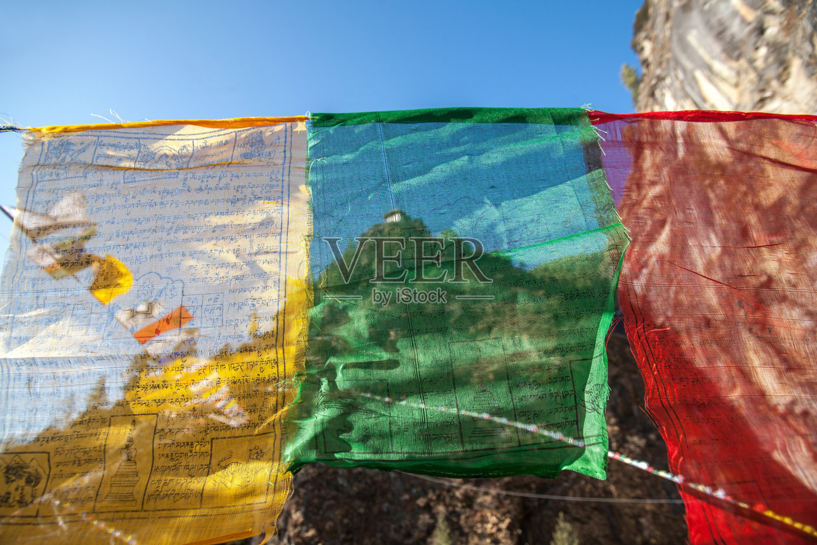 不丹Taktsang山的经幡照片摄影图片