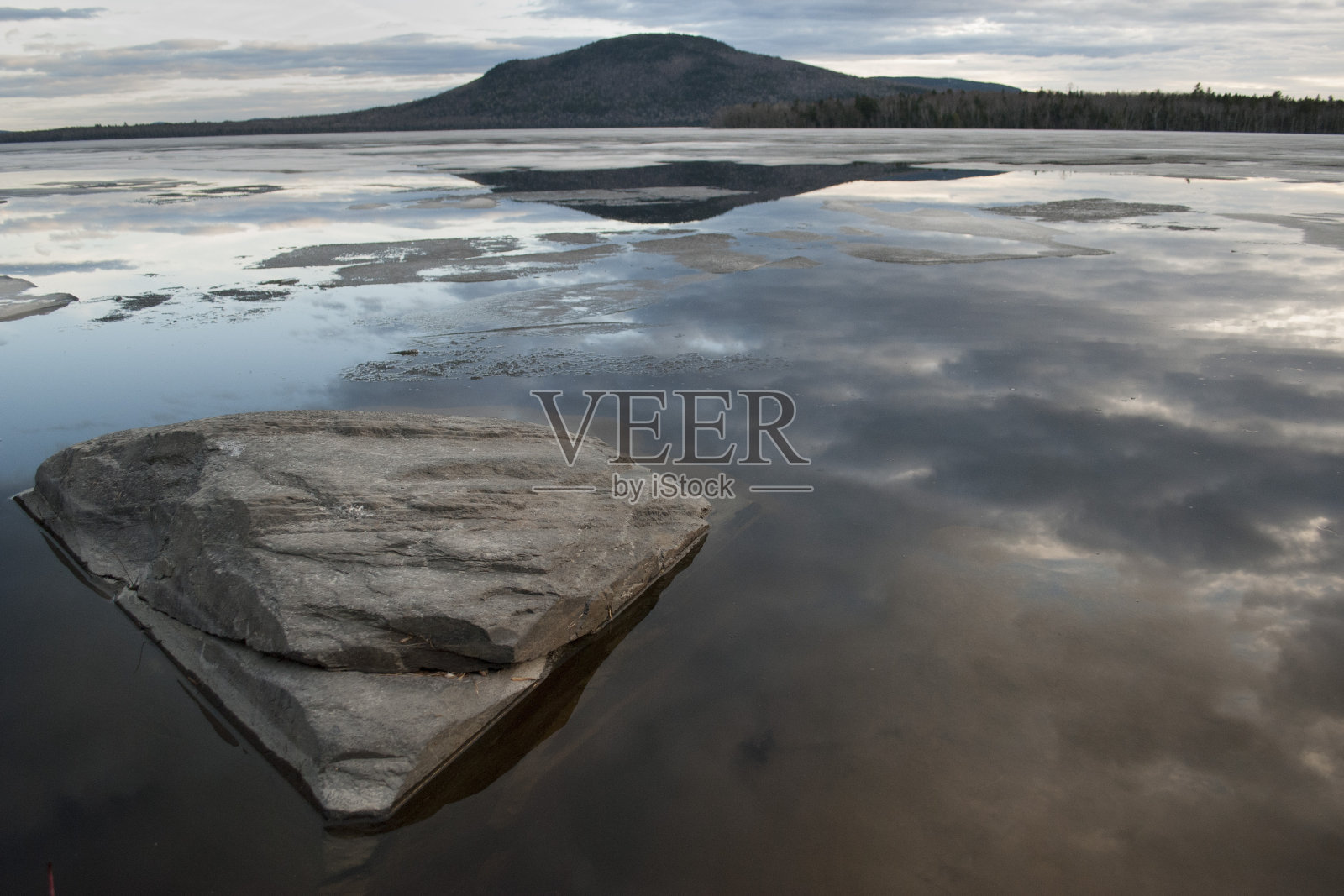 岩石、山脉和湖泊照片摄影图片
